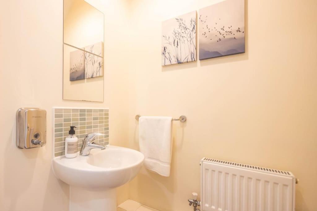 The Wellness Lodge- Gym, Table Tennis, Cinema, Parking And More! Bath Exteriér fotografie