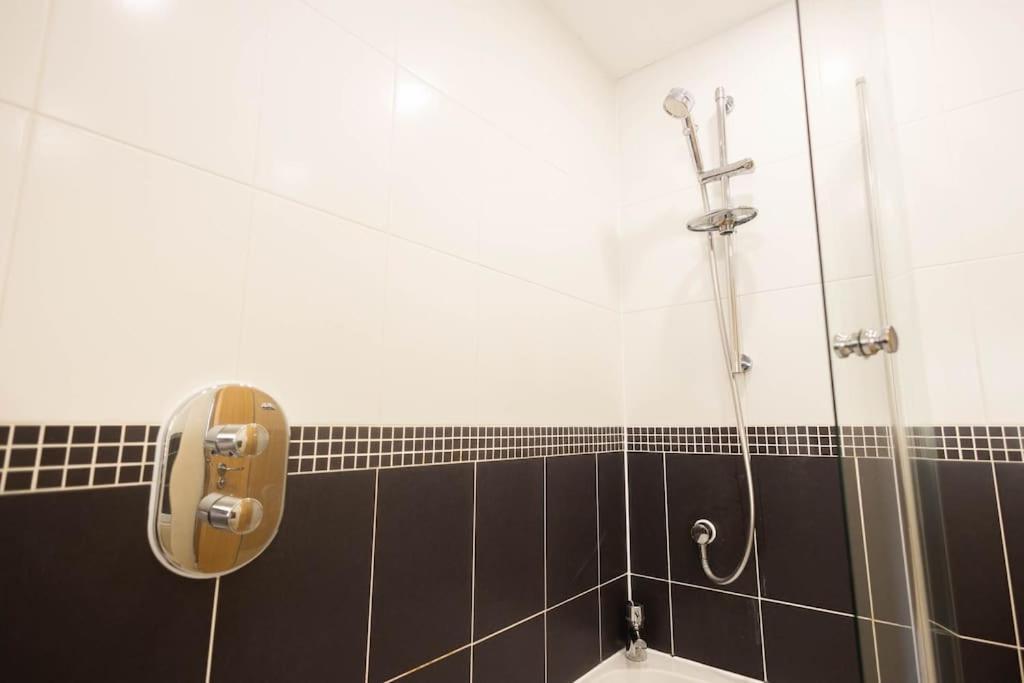 The Wellness Lodge- Gym, Table Tennis, Cinema, Parking And More! Bath Exteriér fotografie
