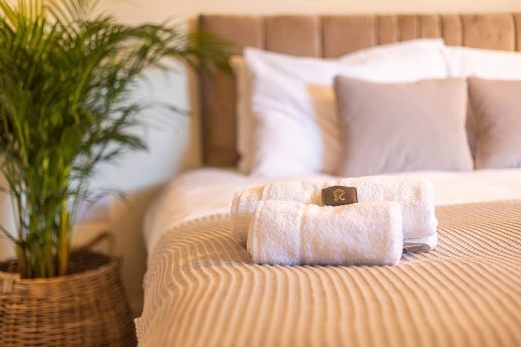 The Wellness Lodge- Gym, Table Tennis, Cinema, Parking And More! Bath Exteriér fotografie