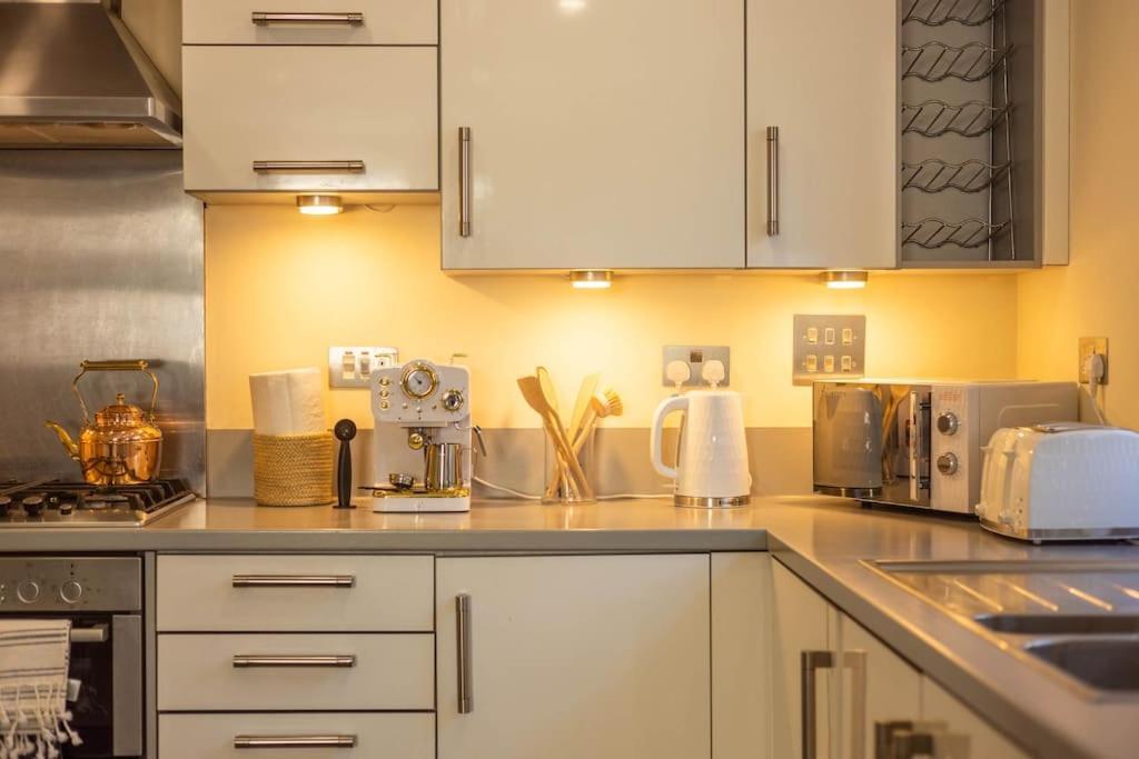 The Wellness Lodge- Gym, Table Tennis, Cinema, Parking And More! Bath Exteriér fotografie